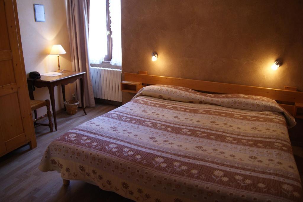 Logis Hotel De La Paix - Tournus Quarto foto
