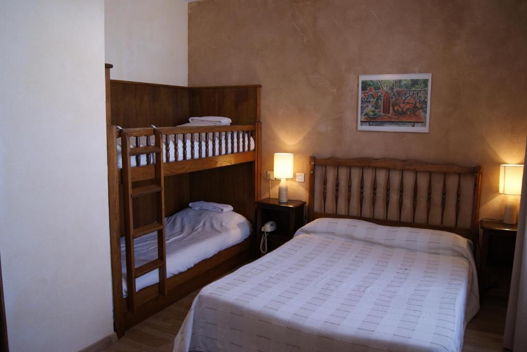Logis Hotel De La Paix - Tournus Quarto foto
