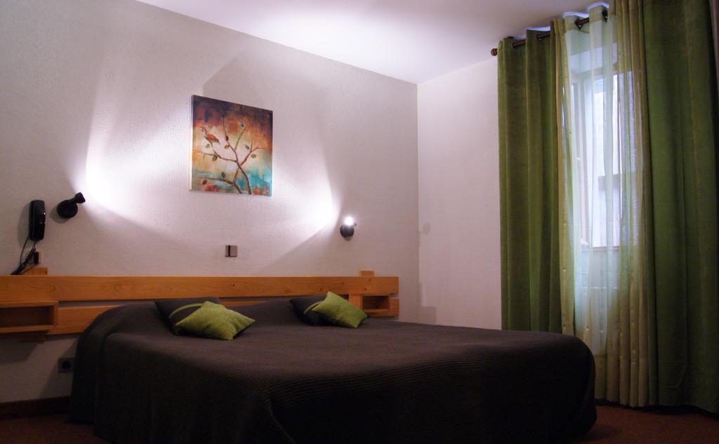 Logis Hotel De La Paix - Tournus Quarto foto